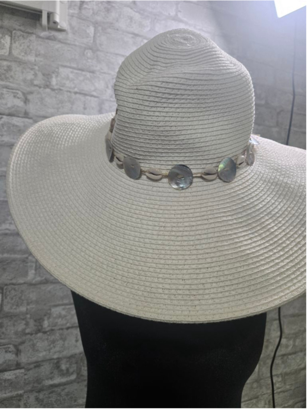 Women's Jacobson Hat White Straw Sun Hat One Size with Shell Accents